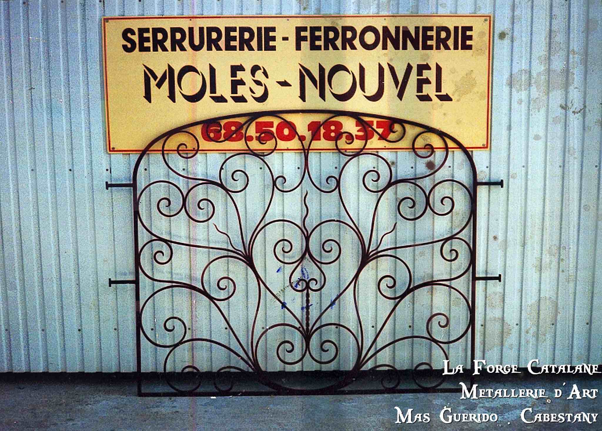 grille grandes volutes forge catalane.jpg